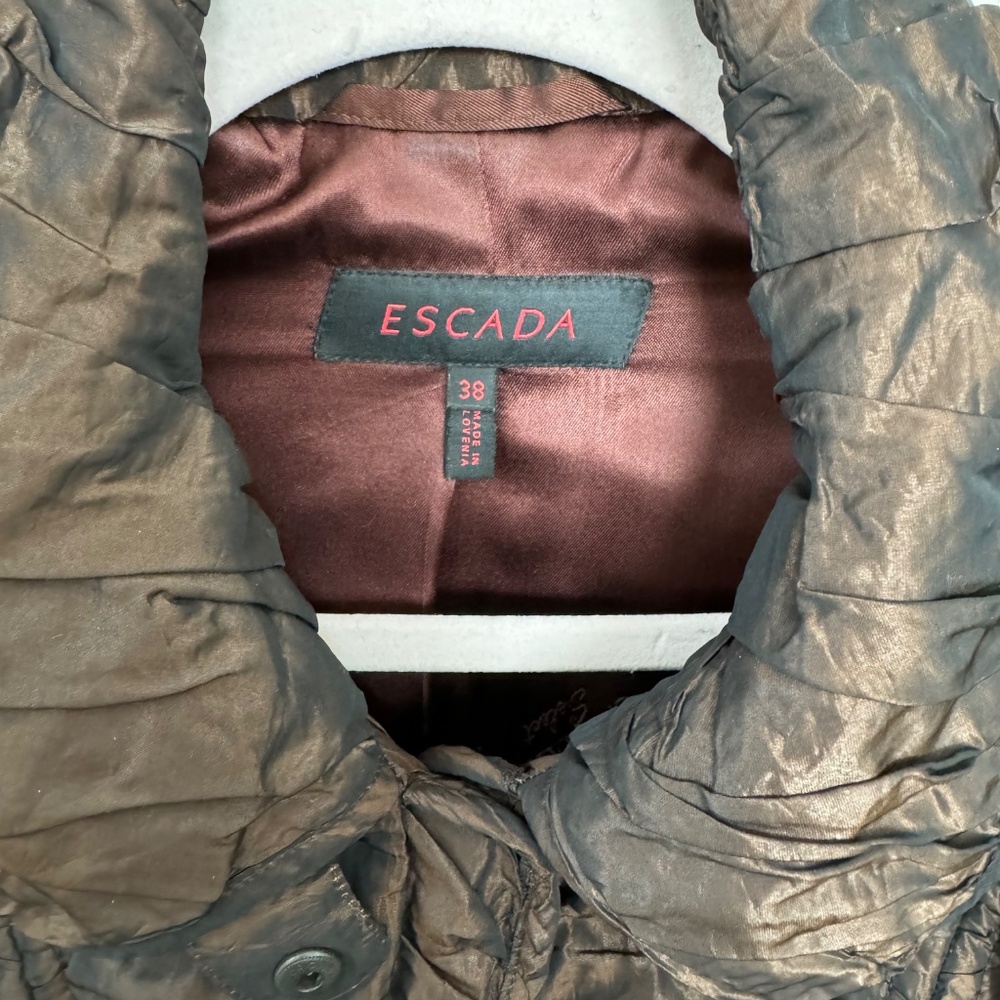 Great looking Escada jacket - Picture 4 of 5